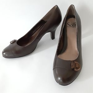 Sofft Brown leather kitten heels w/brass accent
